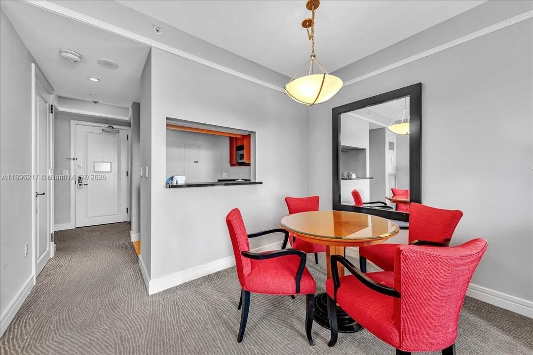 For Sale: $1,100,000 (1 beds, 1 baths, 983 Square Feet)