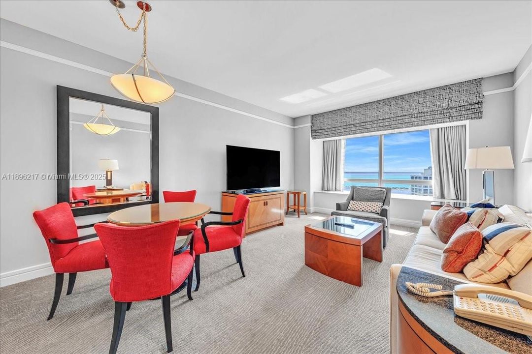 For Sale: $1,100,000 (1 beds, 1 baths, 983 Square Feet)