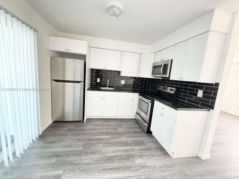 Недавно арендовано: $1,900 (2 спален, 1 ванн, 0 Квадратных фут)