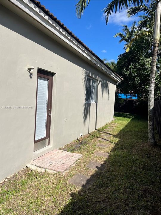 Active With Contract: $705,000 (3 beds, 2 baths, 1878 Square Feet)