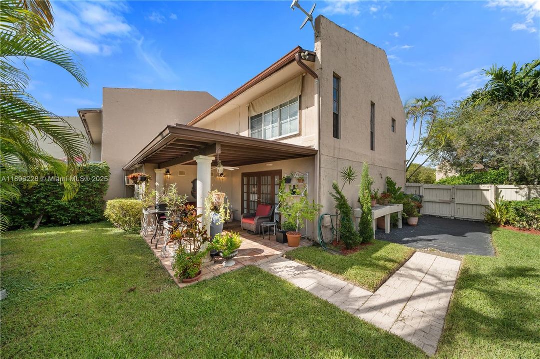 En Venta: $640,000 (2 camas, 2 baños, 1578 Pies cuadrados)