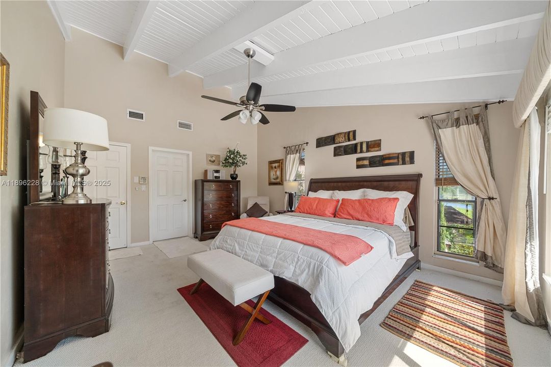 En Venta: $640,000 (2 camas, 2 baños, 1578 Pies cuadrados)