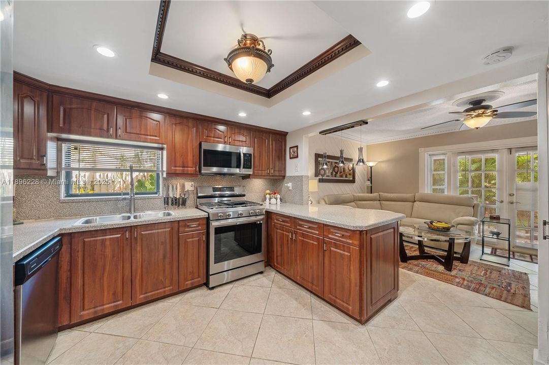 En Venta: $640,000 (2 camas, 2 baños, 1578 Pies cuadrados)