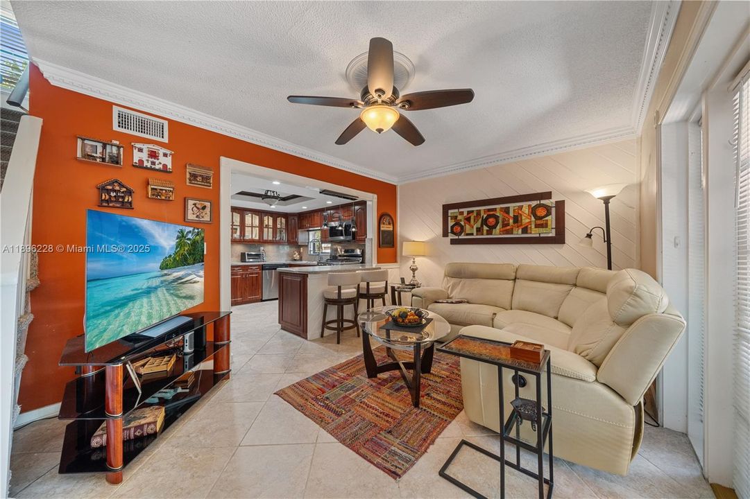 En Venta: $640,000 (2 camas, 2 baños, 1578 Pies cuadrados)