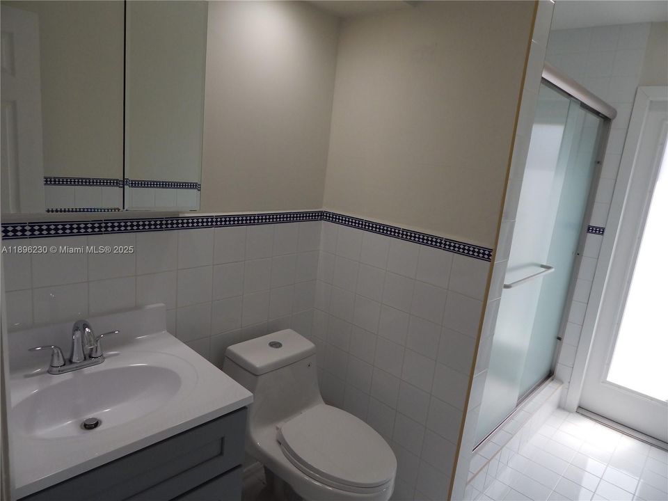 合同活跃: $5,750 (5 贝兹, 3 浴室, 3326 平方英尺)