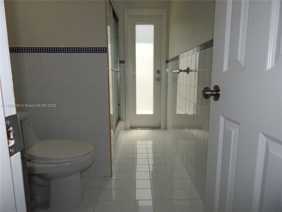 合同活跃: $5,750 (5 贝兹, 3 浴室, 3326 平方英尺)