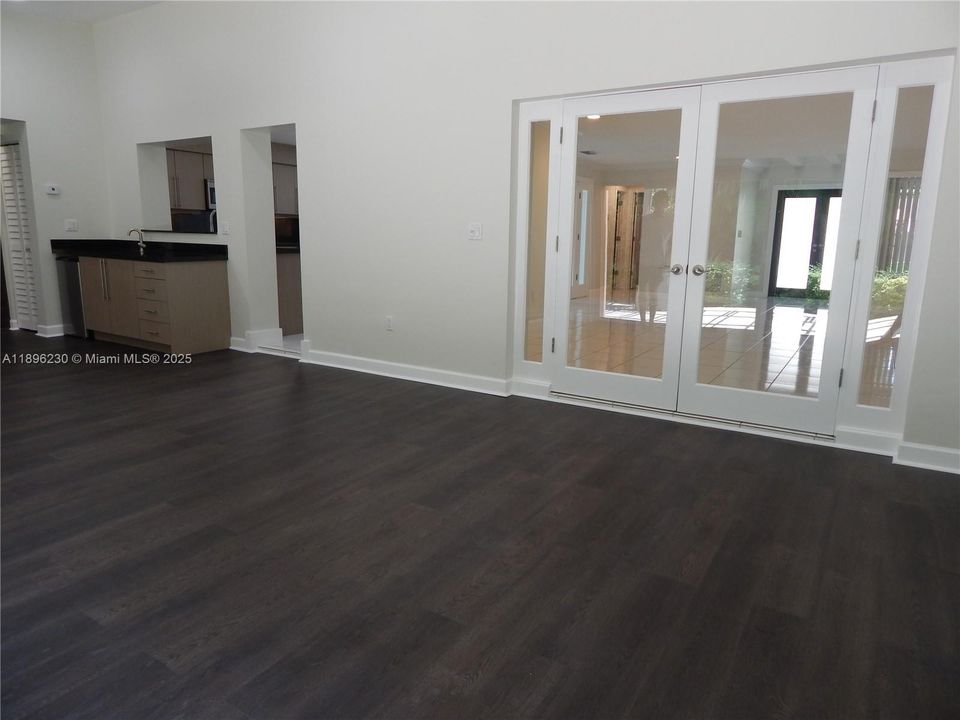 合同活跃: $5,750 (5 贝兹, 3 浴室, 3326 平方英尺)