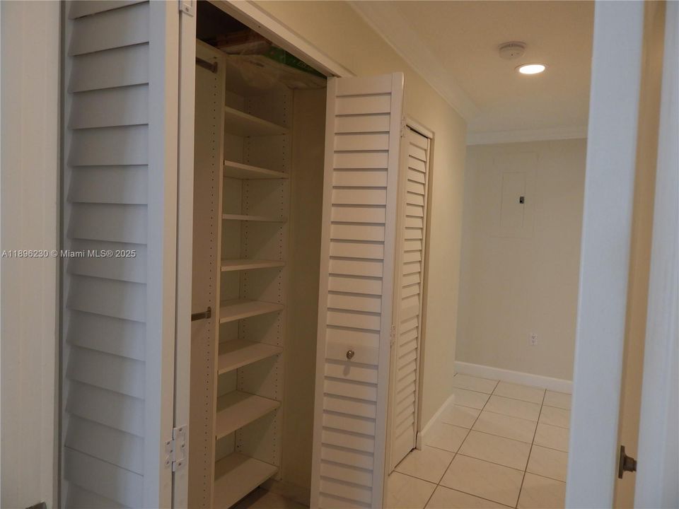 合同活跃: $5,750 (5 贝兹, 3 浴室, 3326 平方英尺)