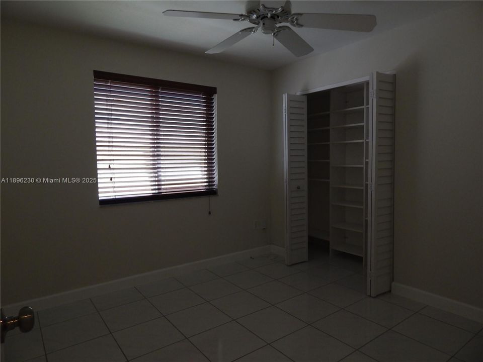 合同活跃: $5,750 (5 贝兹, 3 浴室, 3326 平方英尺)