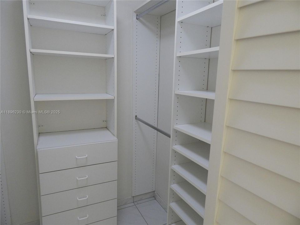 合同活跃: $5,750 (5 贝兹, 3 浴室, 3326 平方英尺)