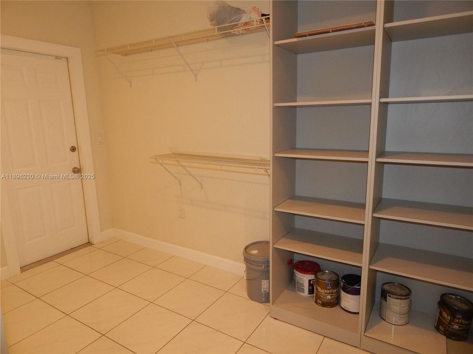 合同活跃: $5,750 (5 贝兹, 3 浴室, 3326 平方英尺)