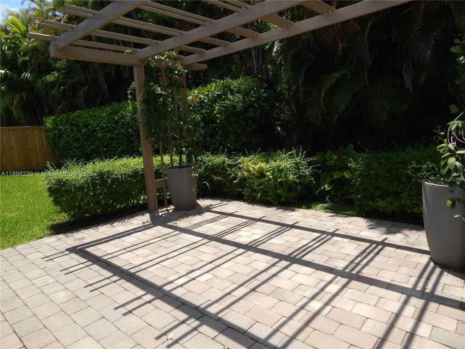 合同活跃: $5,750 (5 贝兹, 3 浴室, 3326 平方英尺)