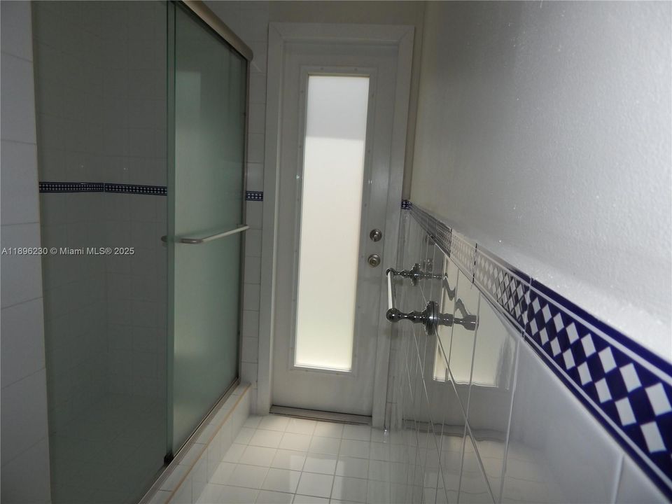 合同活跃: $5,750 (5 贝兹, 3 浴室, 3326 平方英尺)