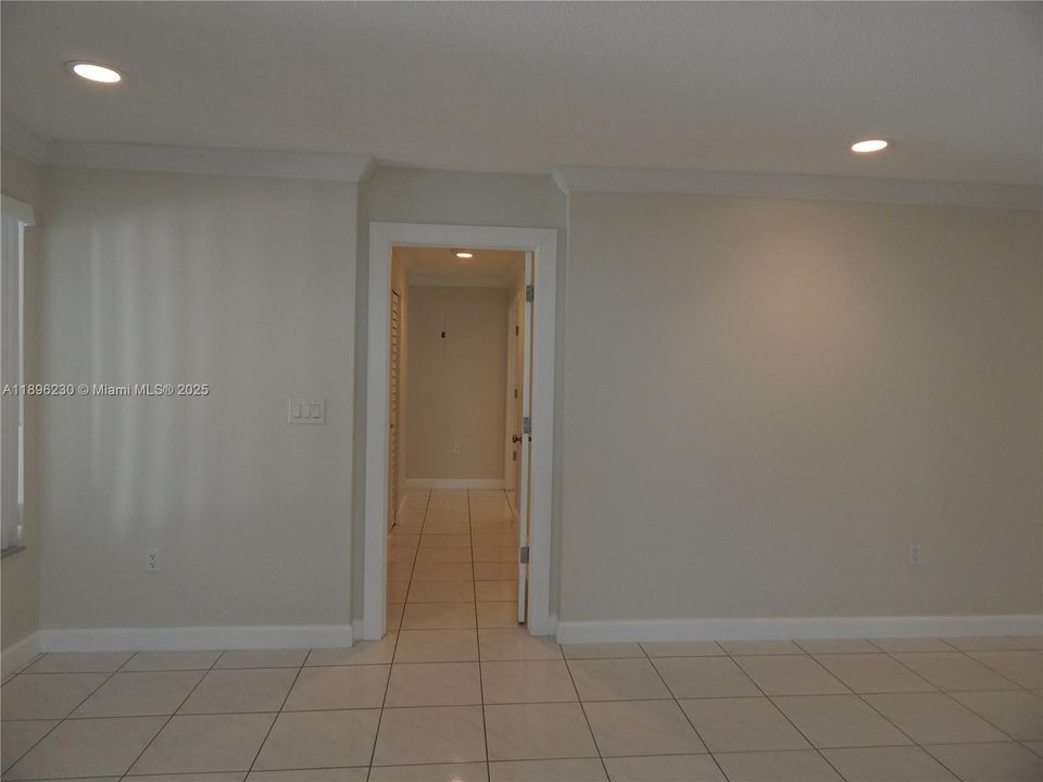 合同活跃: $5,750 (5 贝兹, 3 浴室, 3326 平方英尺)