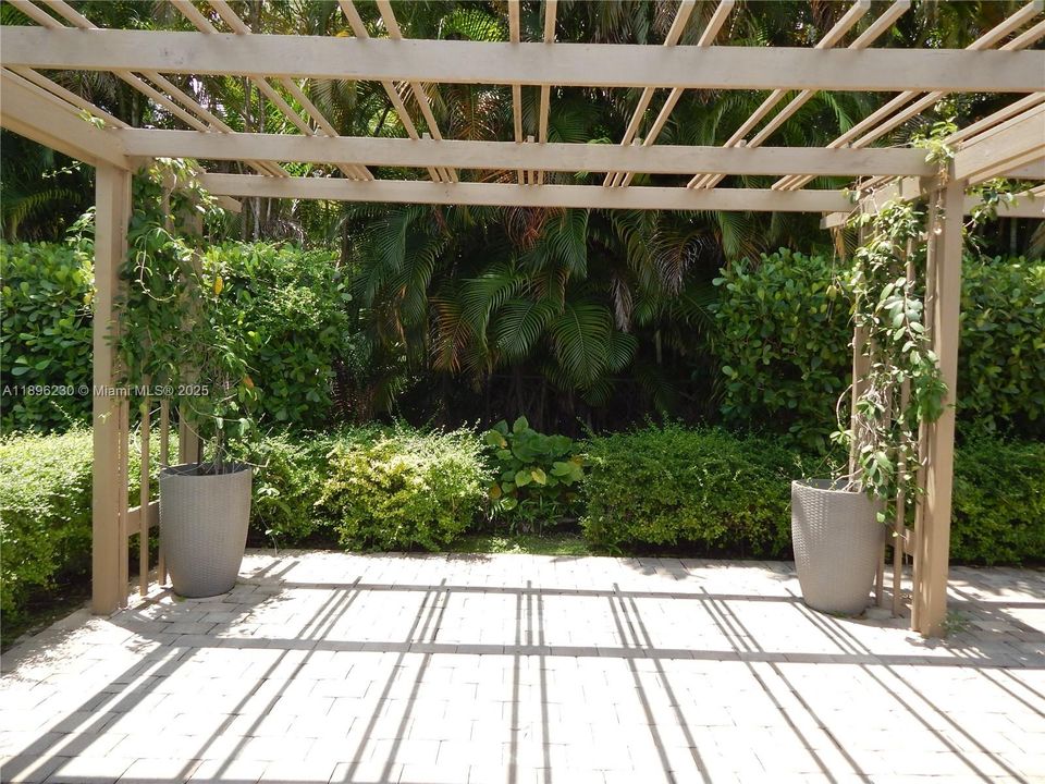 合同活跃: $5,750 (5 贝兹, 3 浴室, 3326 平方英尺)