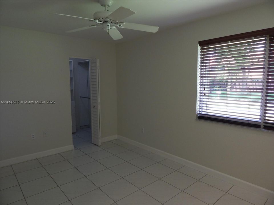 合同活跃: $5,750 (5 贝兹, 3 浴室, 3326 平方英尺)