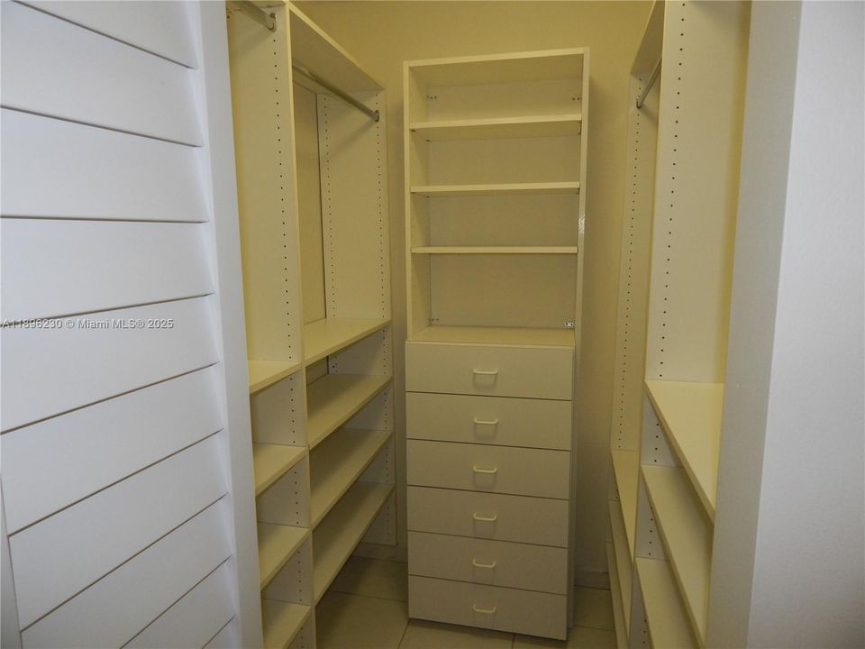 合同活跃: $5,750 (5 贝兹, 3 浴室, 3326 平方英尺)