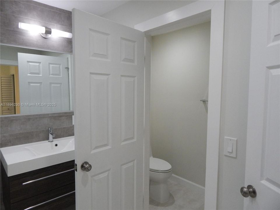 合同活跃: $5,750 (5 贝兹, 3 浴室, 3326 平方英尺)