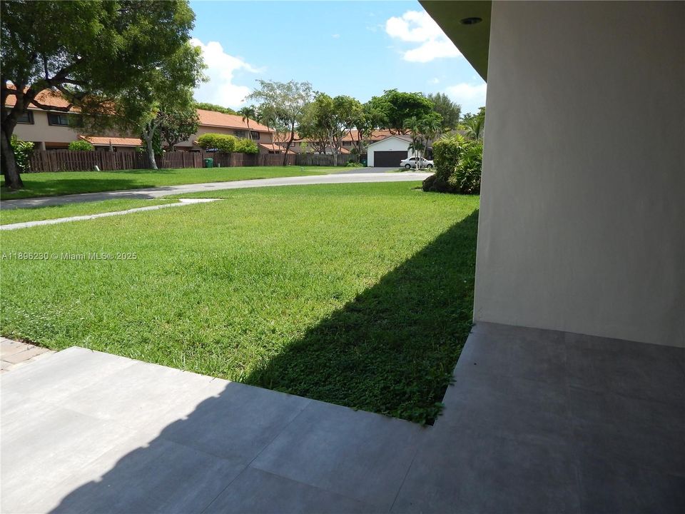 合同活跃: $5,750 (5 贝兹, 3 浴室, 3326 平方英尺)