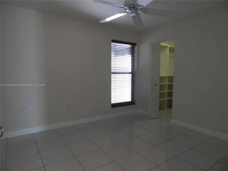 合同活跃: $5,750 (5 贝兹, 3 浴室, 3326 平方英尺)