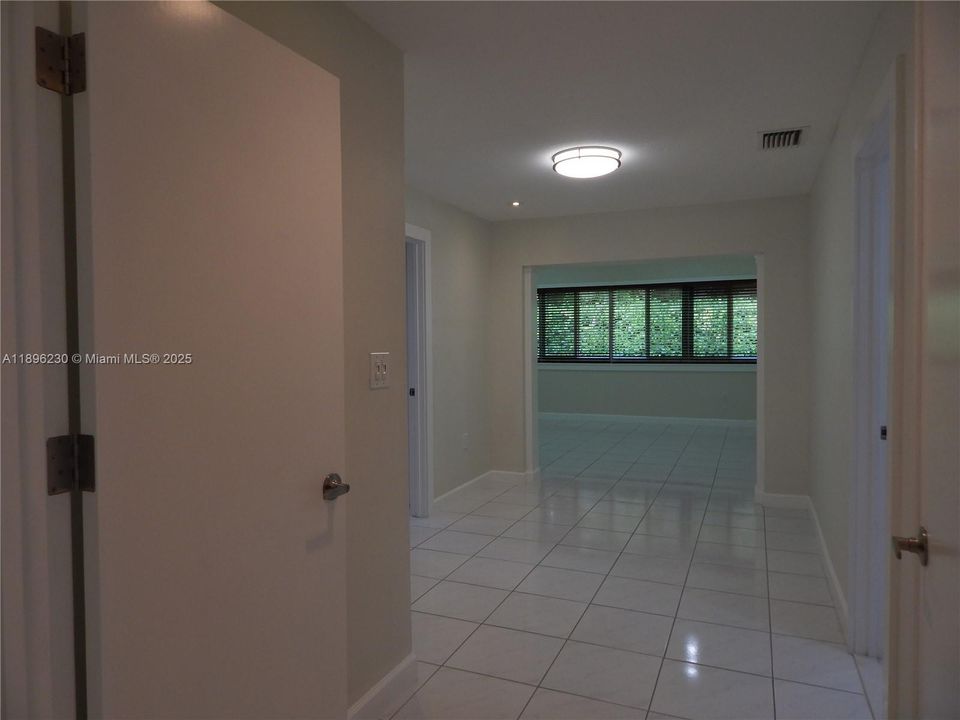 合同活跃: $5,750 (5 贝兹, 3 浴室, 3326 平方英尺)