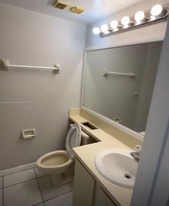 Recently Rented: $1,800 (2 beds, 2 baths, 890 Square Feet)