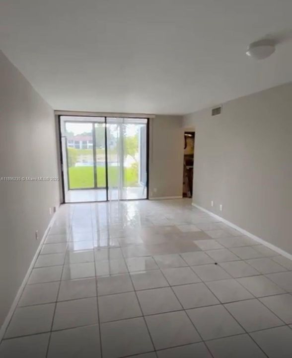 Recently Rented: $1,800 (2 beds, 2 baths, 890 Square Feet)