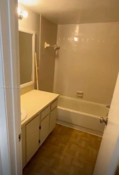 Recently Rented: $1,800 (2 beds, 2 baths, 890 Square Feet)