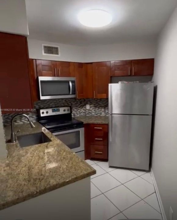 Recently Rented: $1,800 (2 beds, 2 baths, 890 Square Feet)