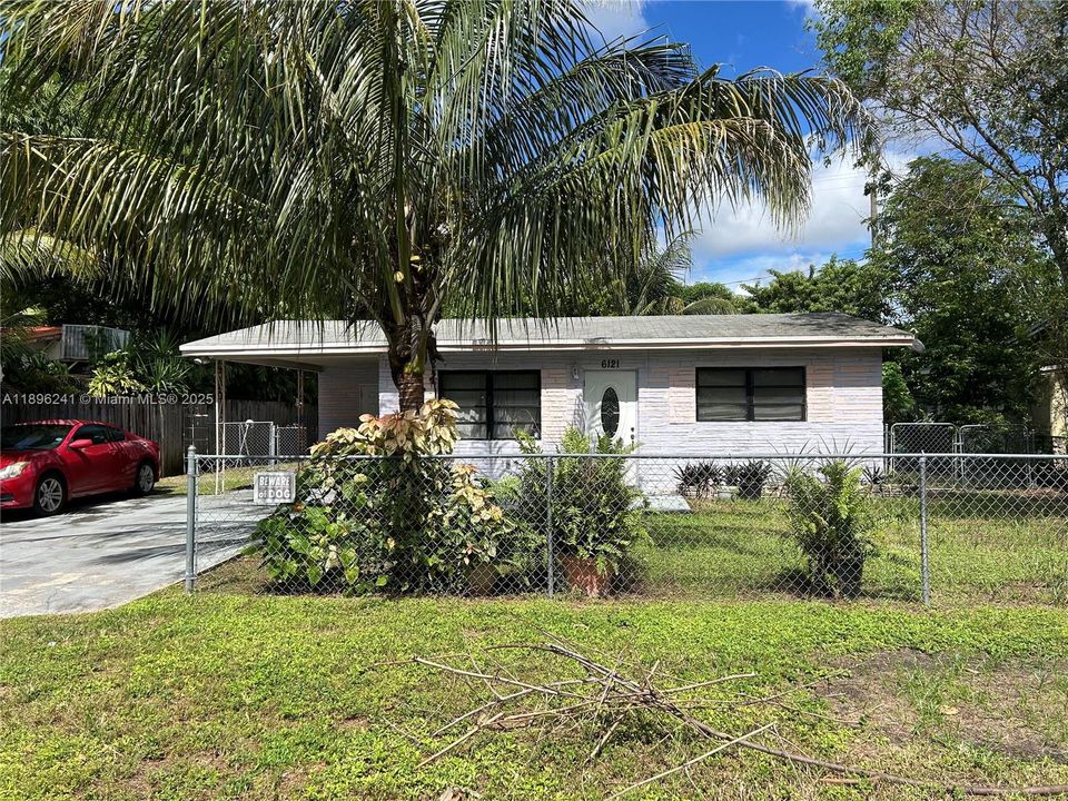 Под контрактом: $374,900 (3 спален, 1 ванн, 912 Квадратных фут)