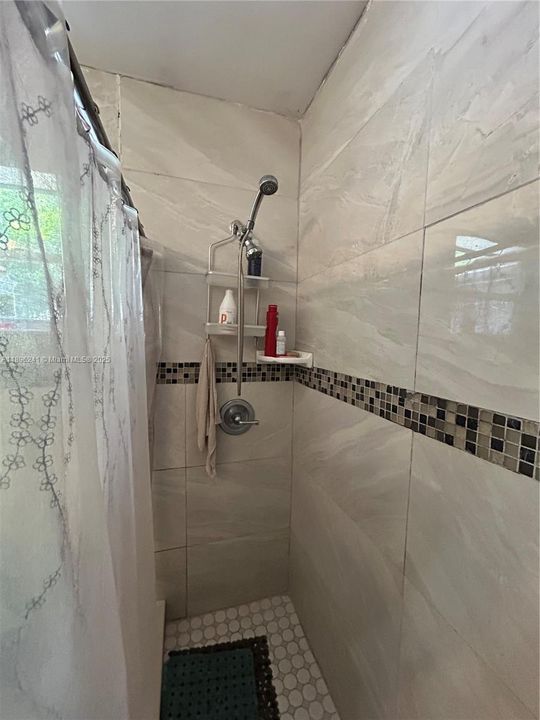 Под контрактом: $374,900 (3 спален, 1 ванн, 912 Квадратных фут)