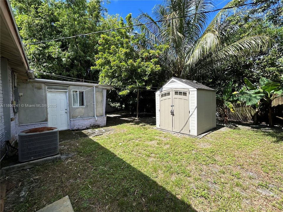 Под контрактом: $374,900 (3 спален, 1 ванн, 912 Квадратных фут)