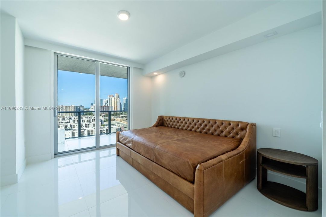 For Sale: $1,980,000 (3 beds, 3 baths, 1892 Square Feet)