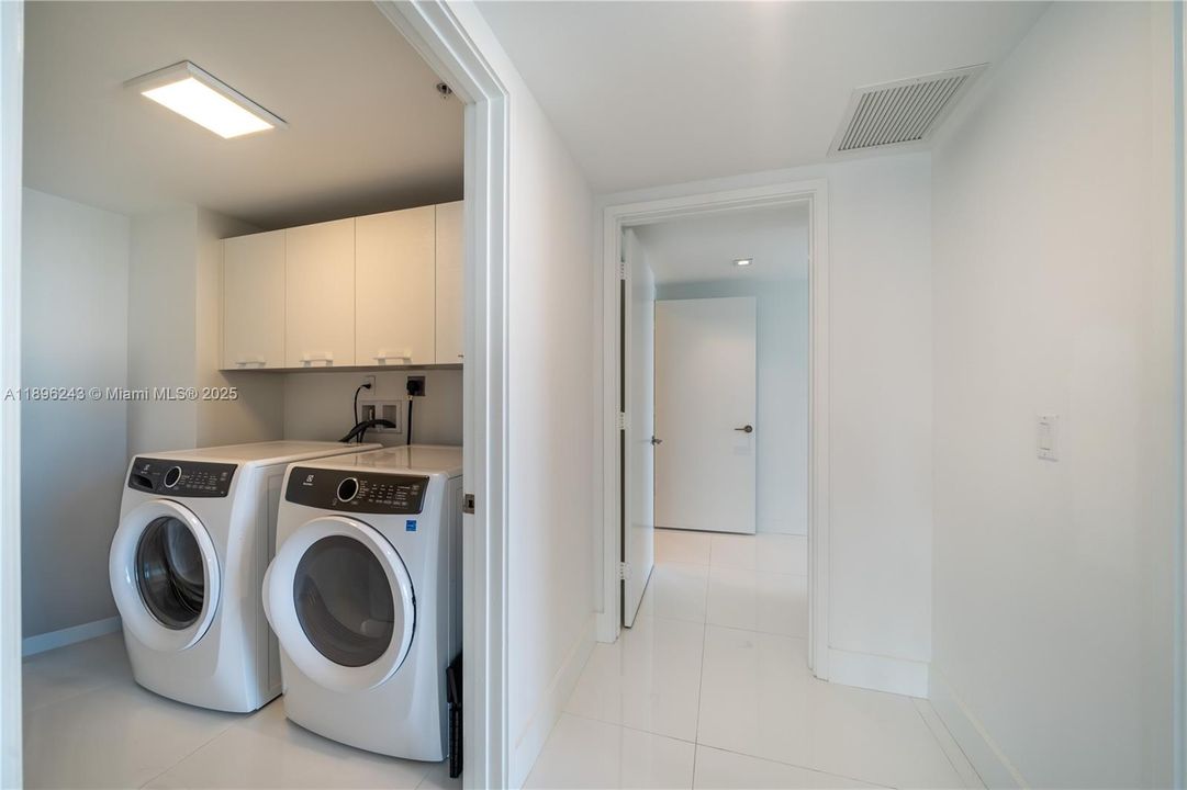 For Sale: $1,980,000 (3 beds, 3 baths, 1892 Square Feet)