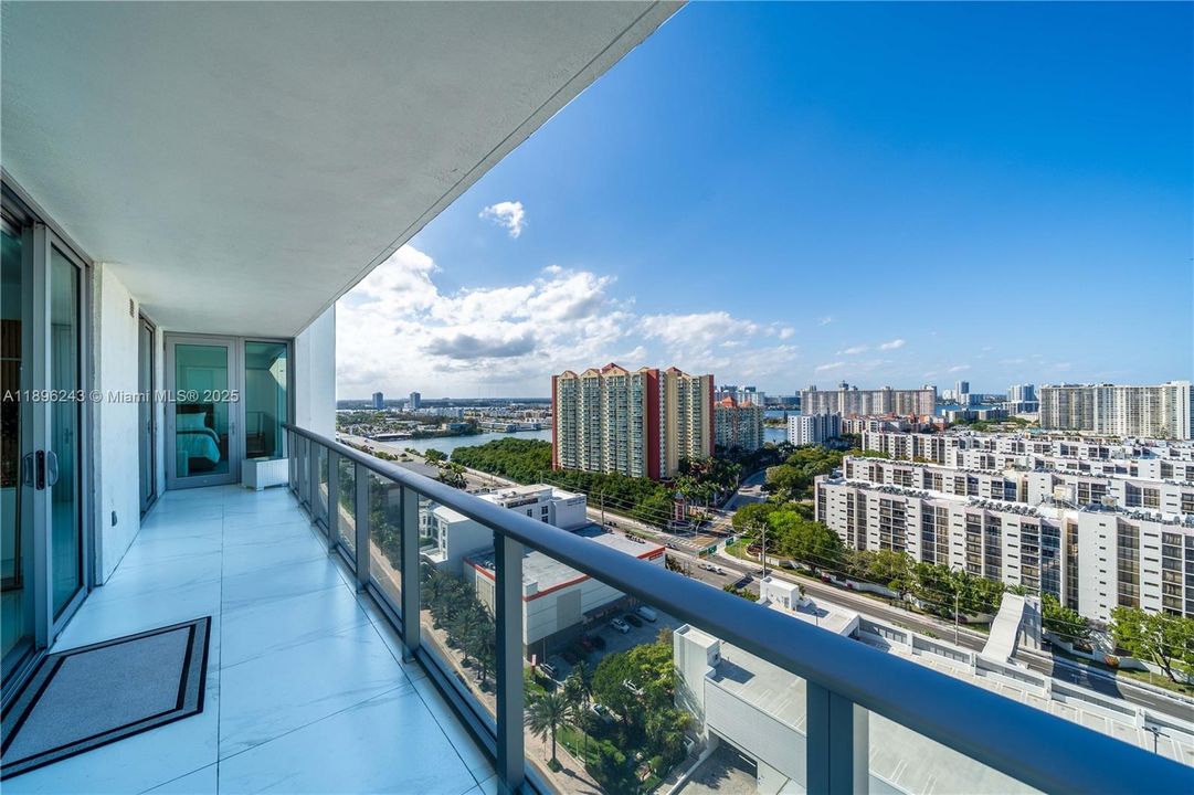 For Sale: $1,980,000 (3 beds, 3 baths, 1892 Square Feet)