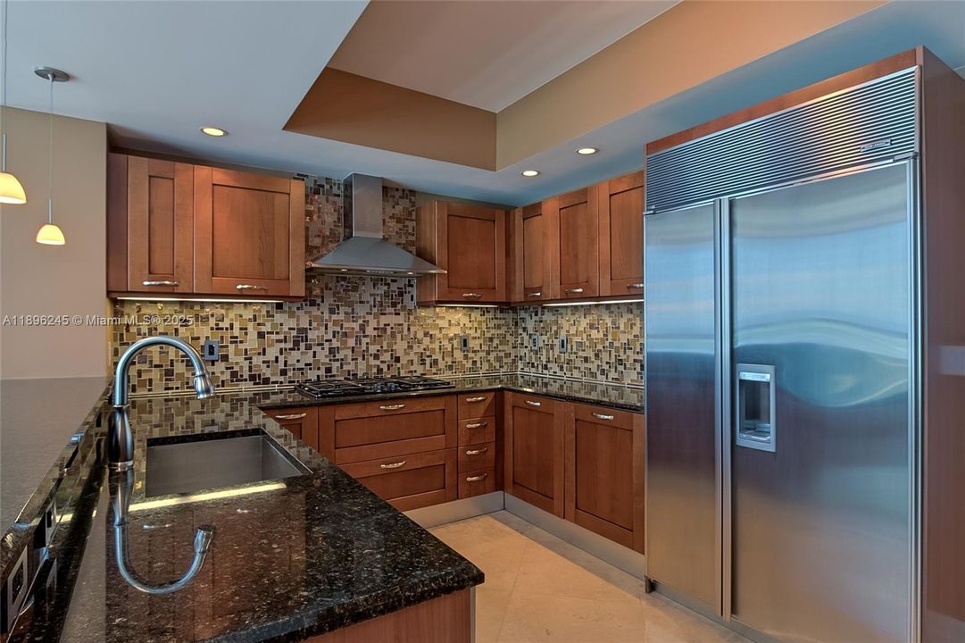 For Sale: $2,890,000 (3 beds, 3 baths, 2777 Square Feet)