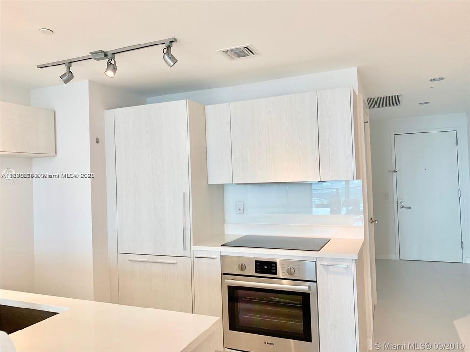 For Rent: $5,100 (2 beds, 2 baths, 1141 Square Feet)