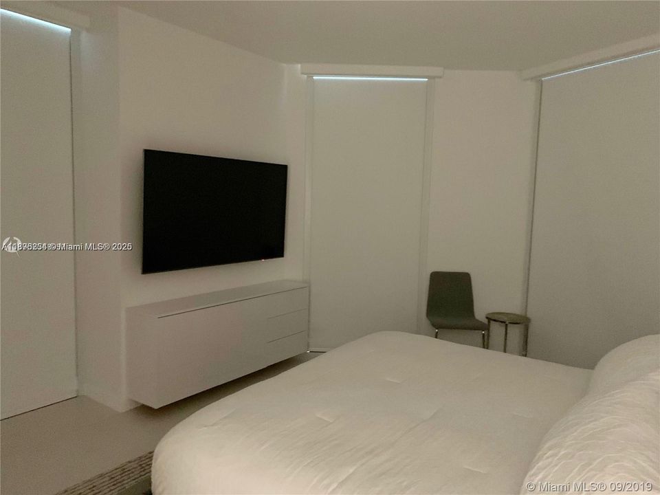 For Rent: $5,100 (2 beds, 2 baths, 1141 Square Feet)