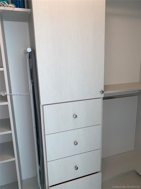 For Rent: $5,100 (2 beds, 2 baths, 1141 Square Feet)