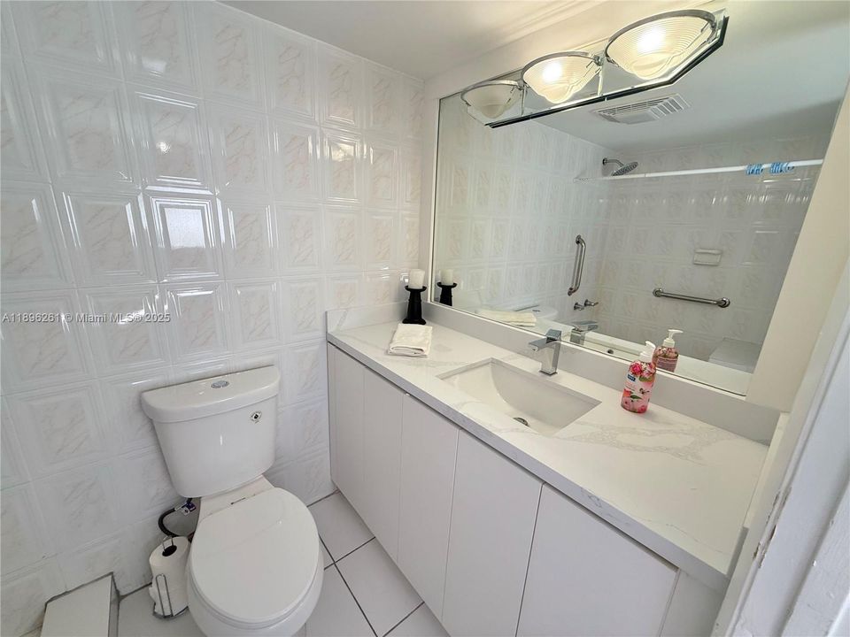 2nd bd & guest bathroom