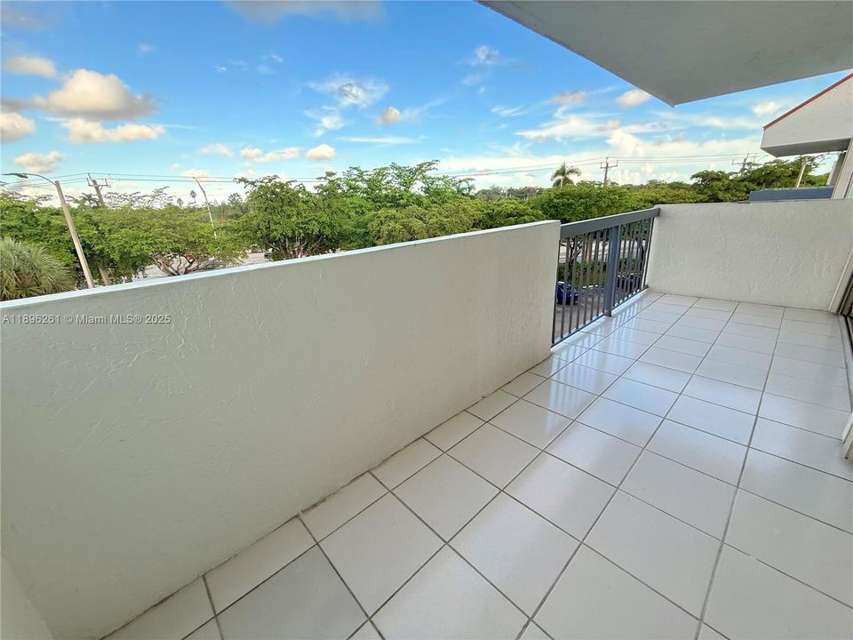 合同活跃: $274,900 (2 贝兹, 2 浴室, 1170 平方英尺)