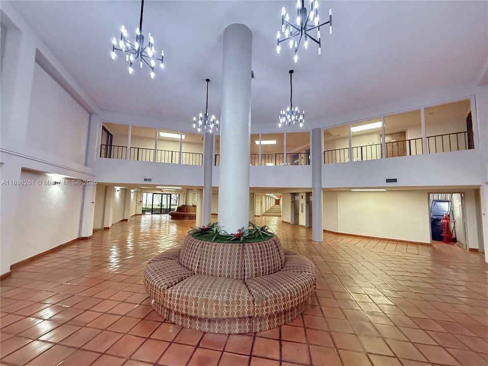 合同活跃: $274,900 (2 贝兹, 2 浴室, 1170 平方英尺)