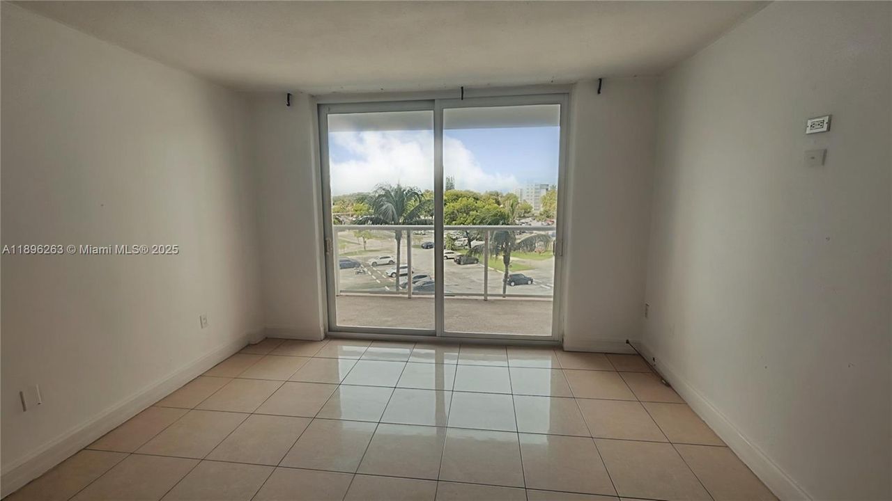 最近租的: $1,600 (1 贝兹, 2 浴室, 861 平方英尺)