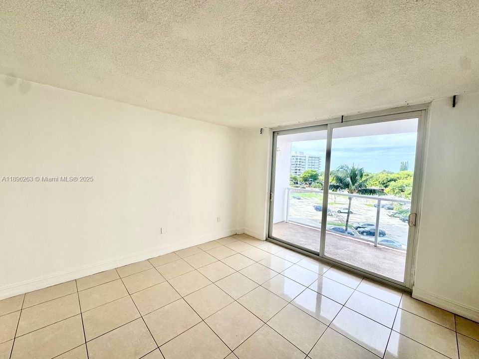 最近租的: $1,600 (1 贝兹, 2 浴室, 861 平方英尺)