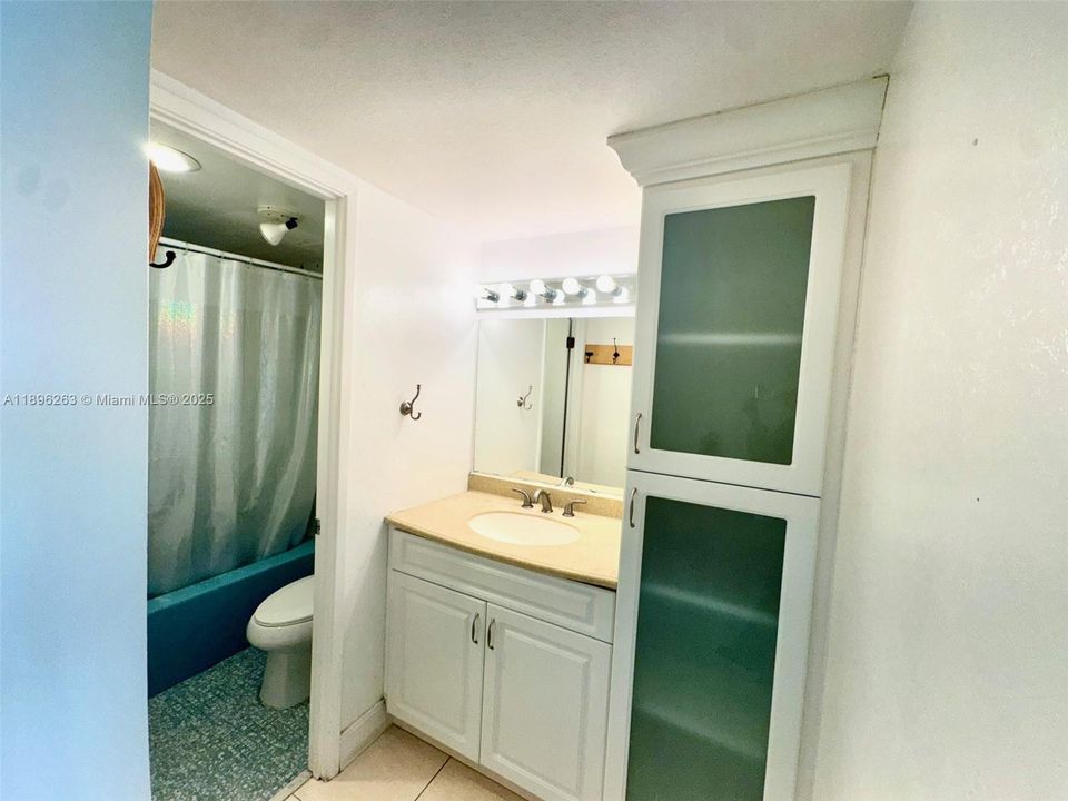 最近租的: $1,600 (1 贝兹, 2 浴室, 861 平方英尺)