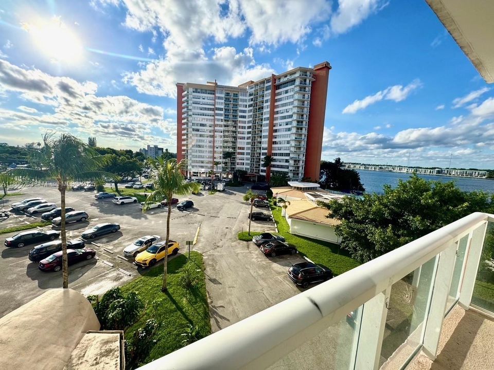 最近租的: $1,600 (1 贝兹, 2 浴室, 861 平方英尺)