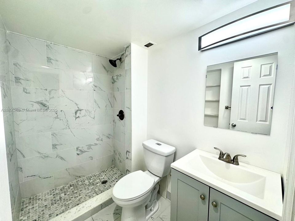 最近租的: $1,600 (1 贝兹, 2 浴室, 861 平方英尺)