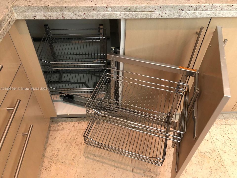 Recently Rented: $7,200 (2 beds, 2 baths, 1326 Square Feet)