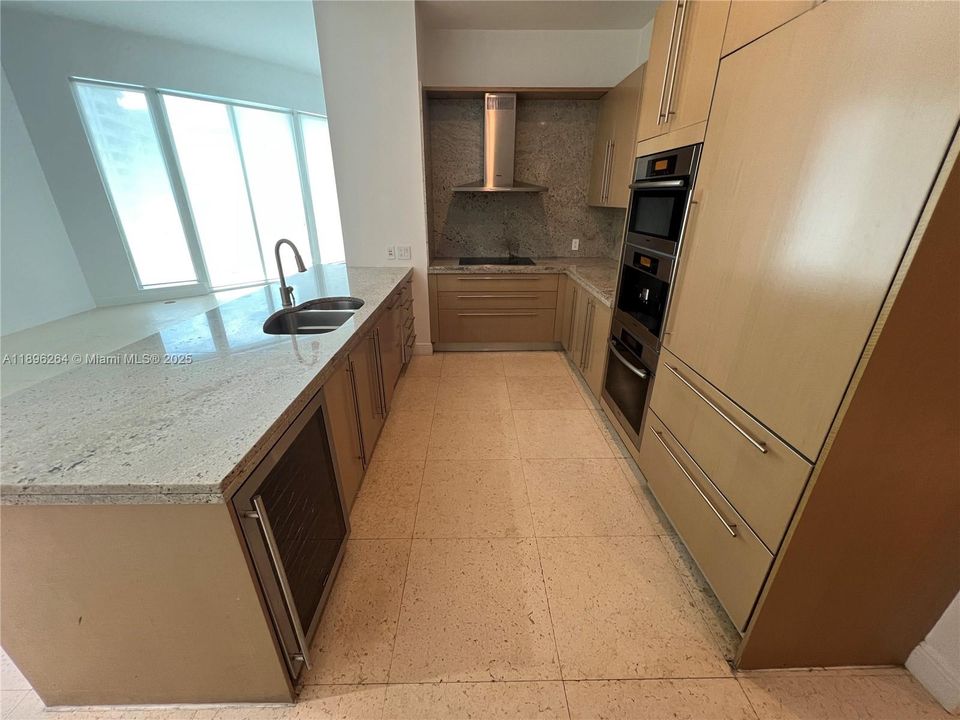 Recently Rented: $7,200 (2 beds, 2 baths, 1326 Square Feet)