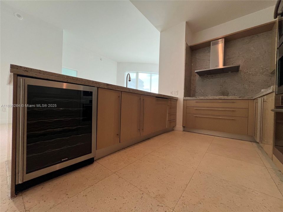 Recently Rented: $7,200 (2 beds, 2 baths, 1326 Square Feet)